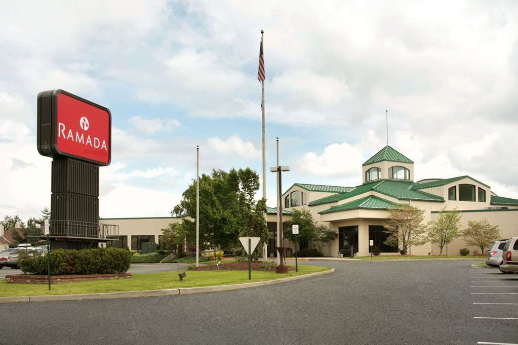 Ramada By Wyndham Fishkill Hotell Eksteriør bilde