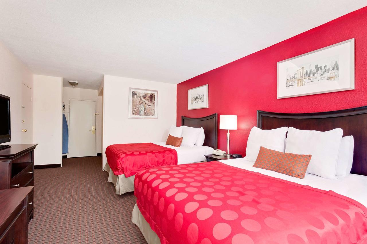 Ramada By Wyndham Fishkill Hotell Eksteriør bilde
