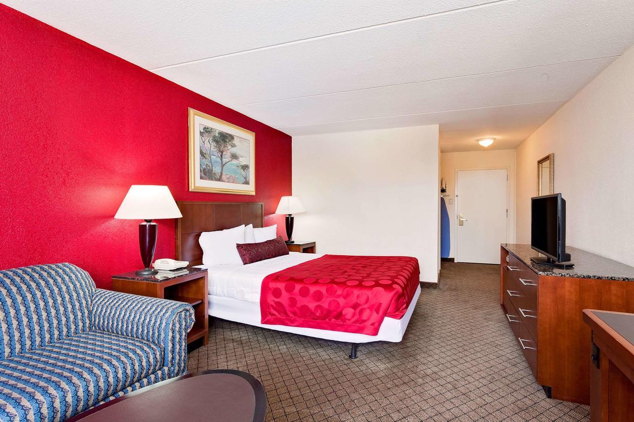 Ramada By Wyndham Fishkill Hotell Eksteriør bilde