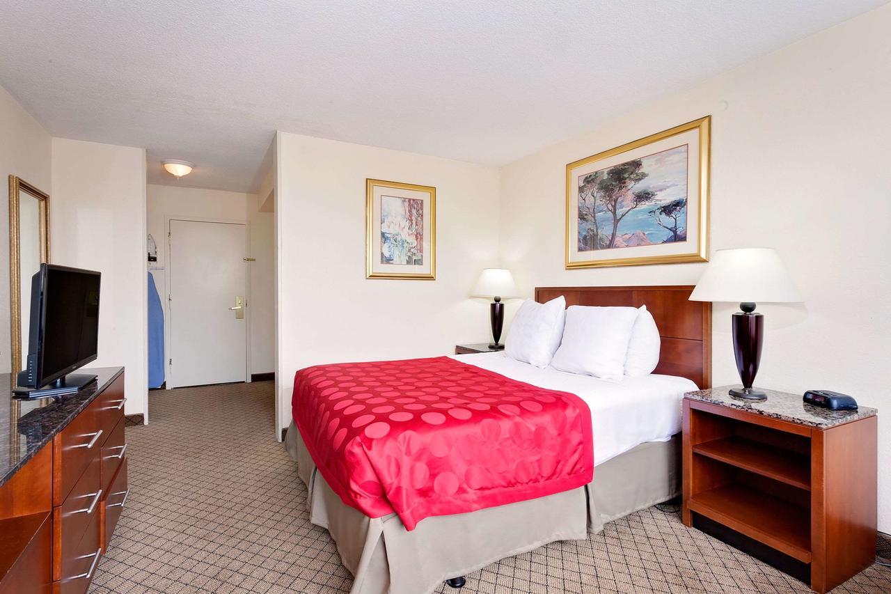 Ramada By Wyndham Fishkill Hotell Eksteriør bilde